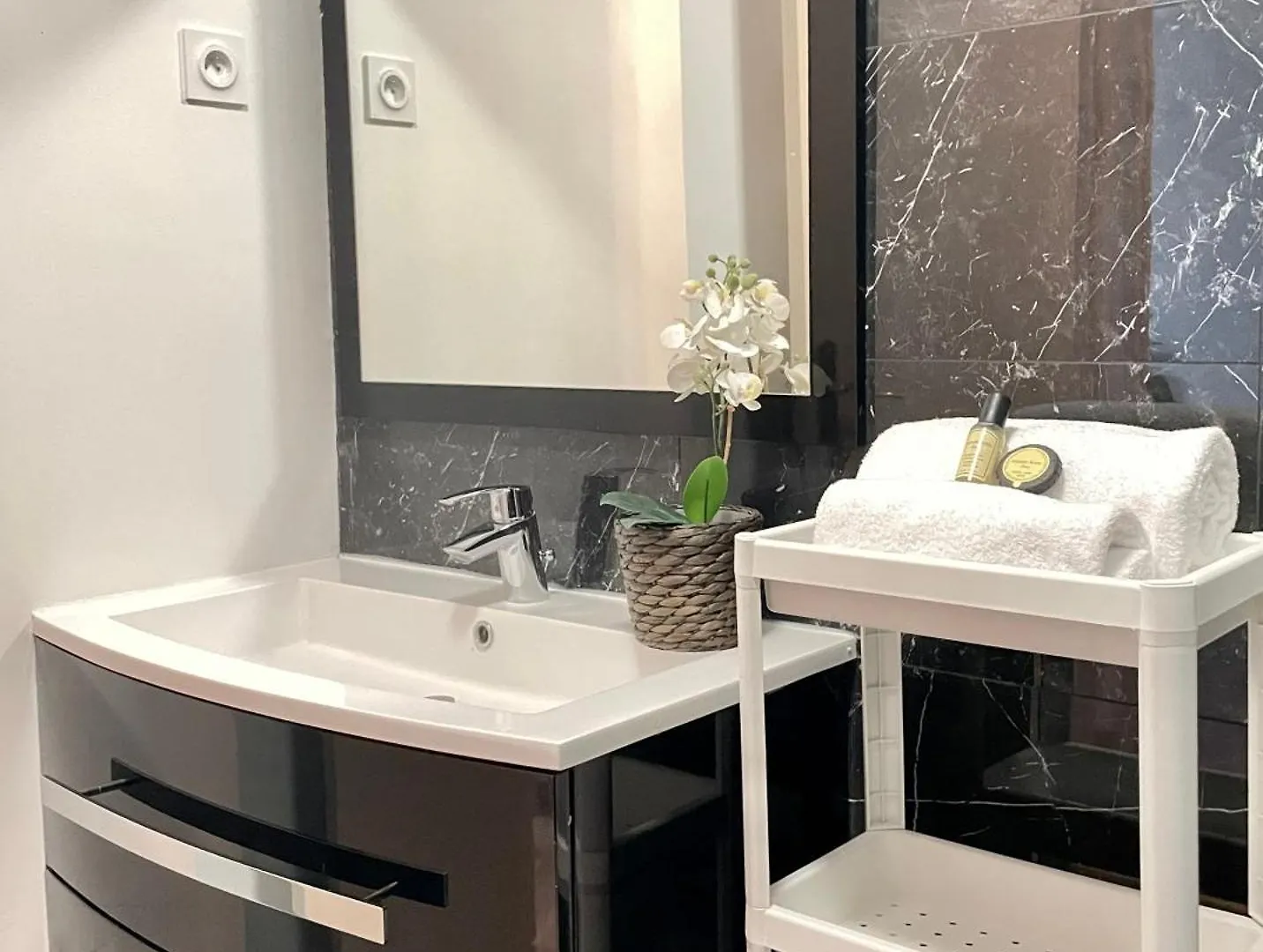 Luxurious & Spacious Flat In Paryż Apartament