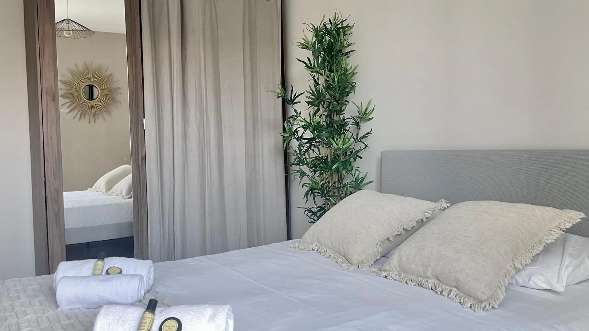 Apartament Luxurious & Spacious Flat In Paryż