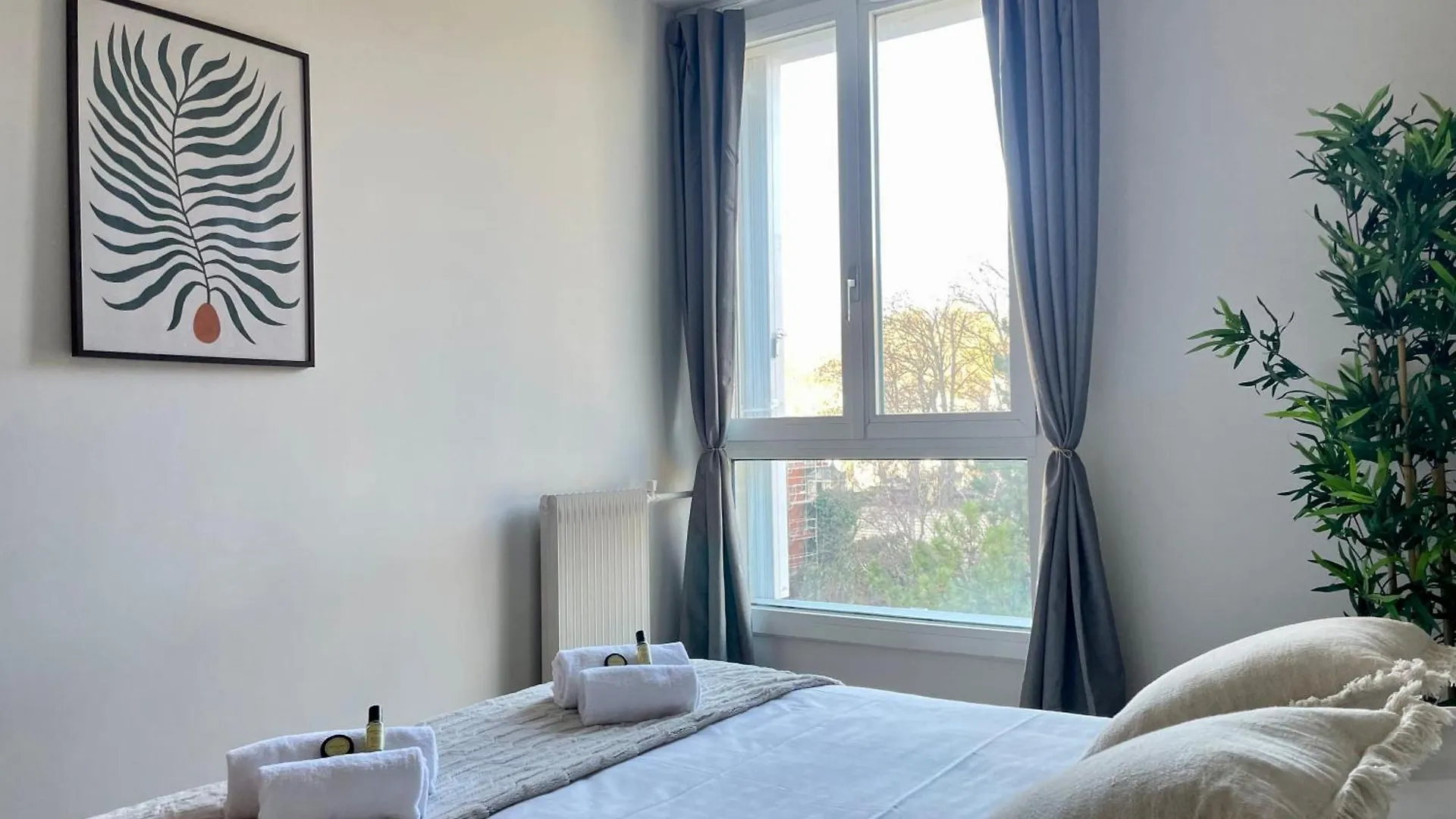 Luxurious & Spacious Flat In Paryż Apartament